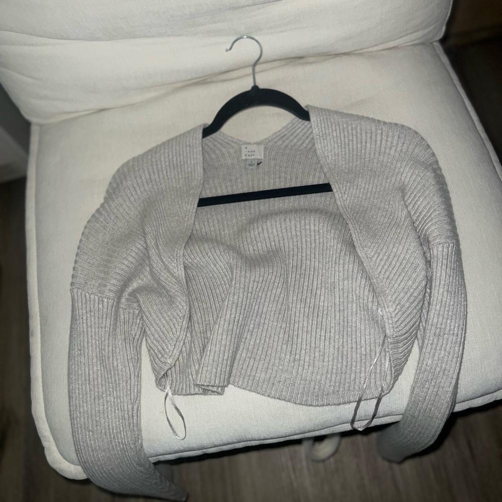 Light Gray Ribbed Cardigan - Picture 4 of 4
